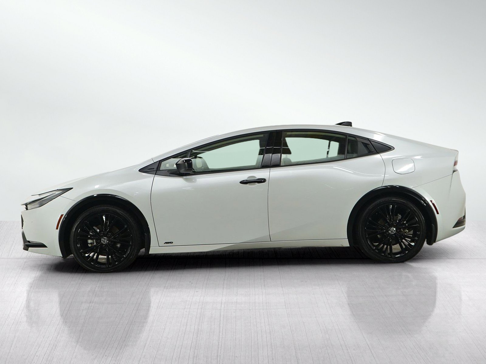 Used 2025 Toyota Prius AWD image 2