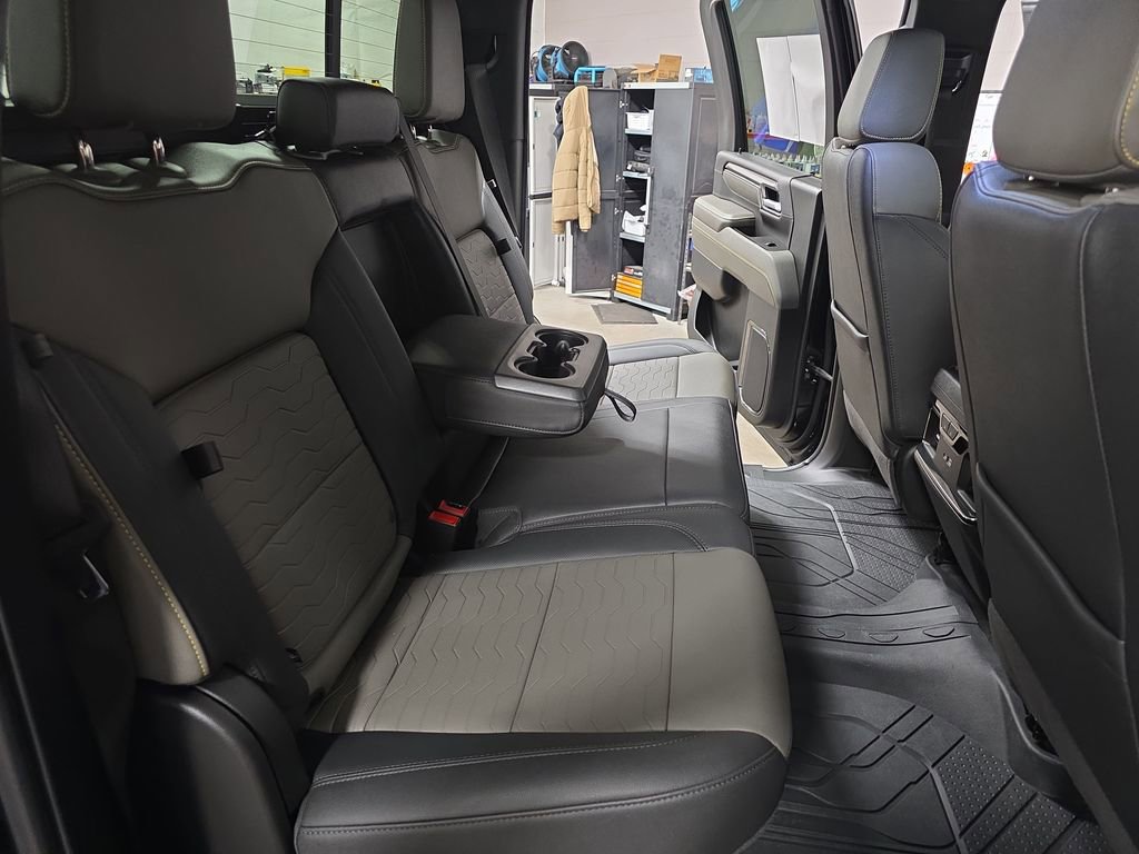 Used 2025 Chevrolet Silverado 2500 ZR2 w/ Technology Package image 11