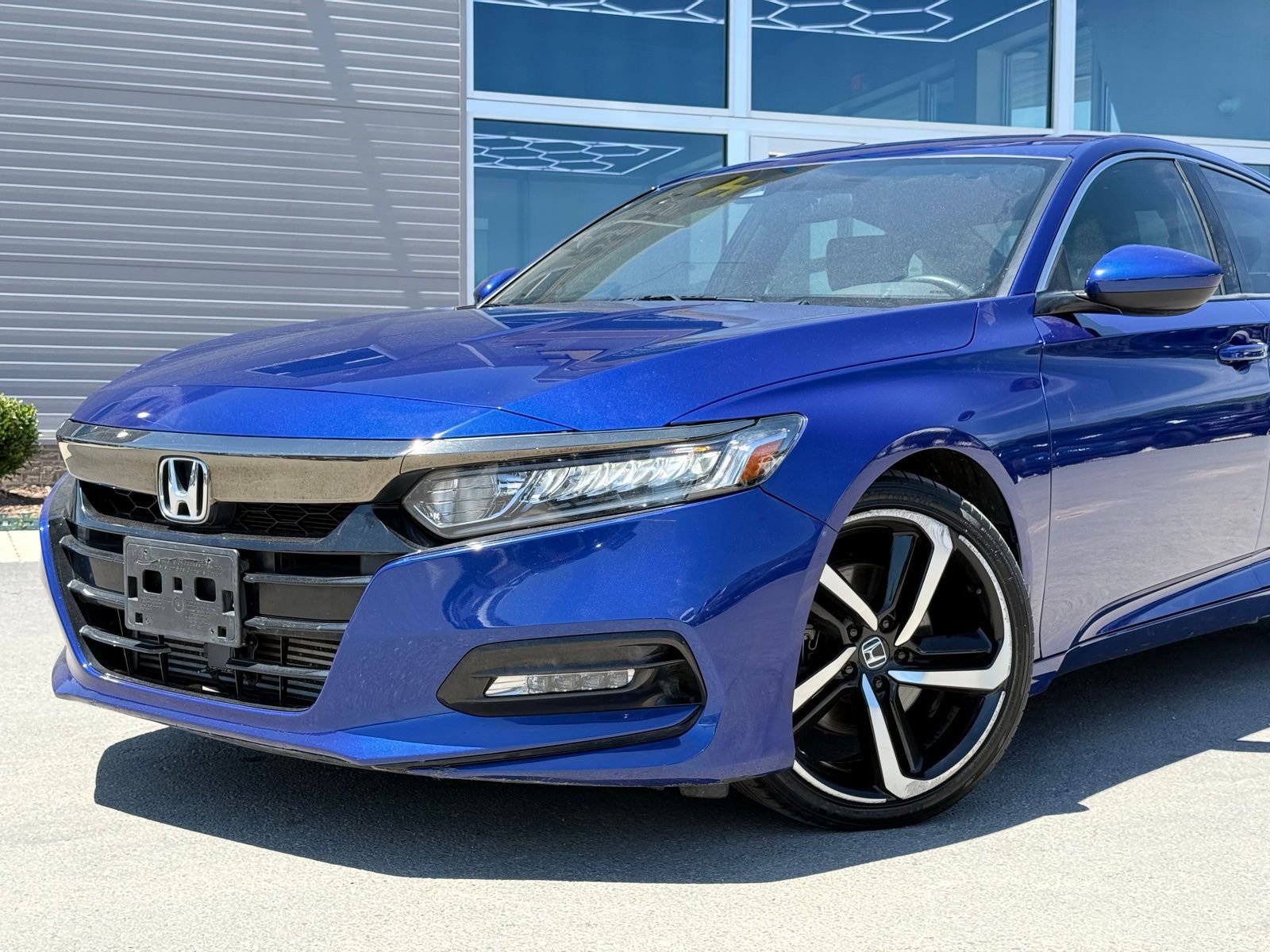 Used 2019 Honda Accord Sport image 2