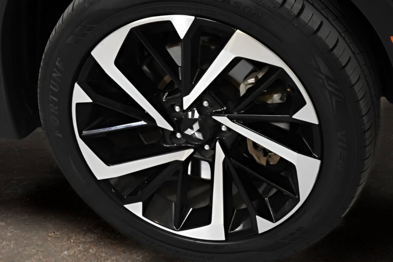 Used 2024 Mitsubishi Outlander SE image 6