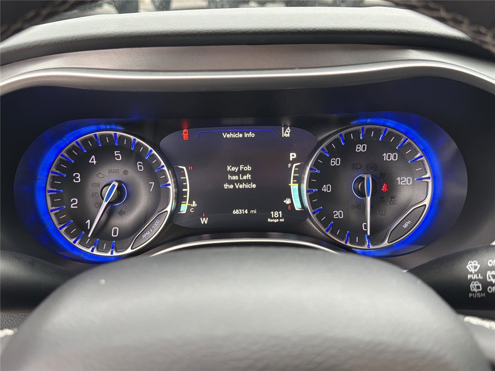 Used 2023 Chrysler Pacifica Touring-L FWD image 28
