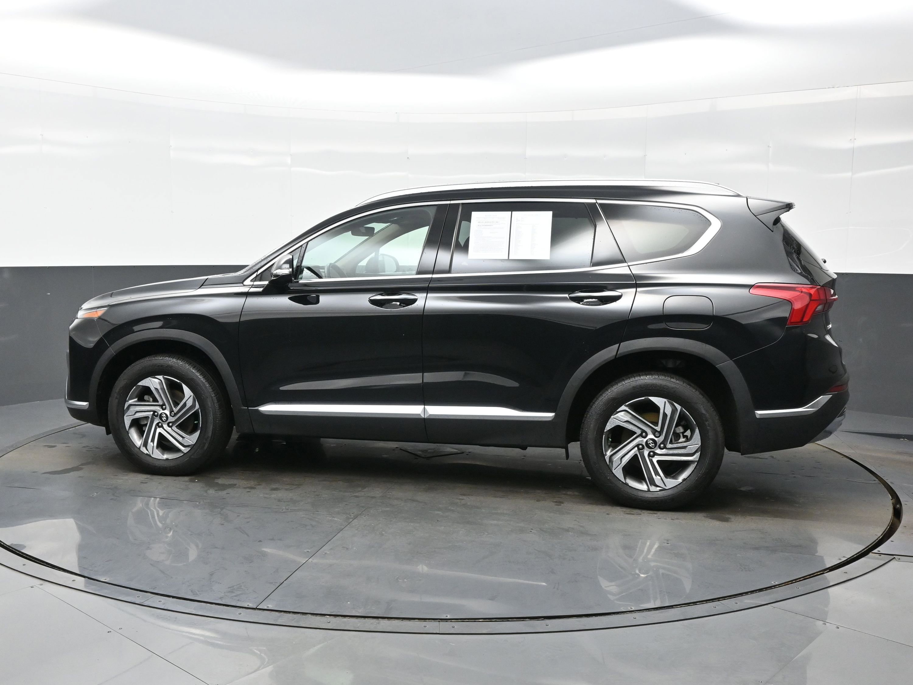 Used 2023 Hyundai Santa Fe SEL w/ Premium Package image 3