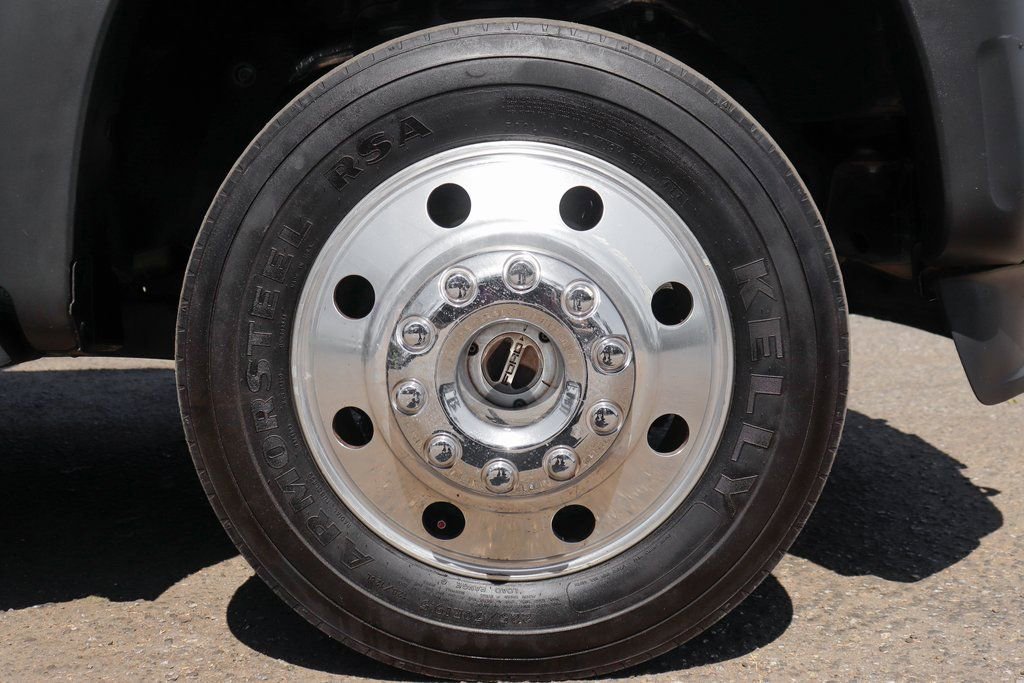 Used 2016 Ford F550 4x4 Crew Cab Super Duty w/ XLT Interior Package image 44