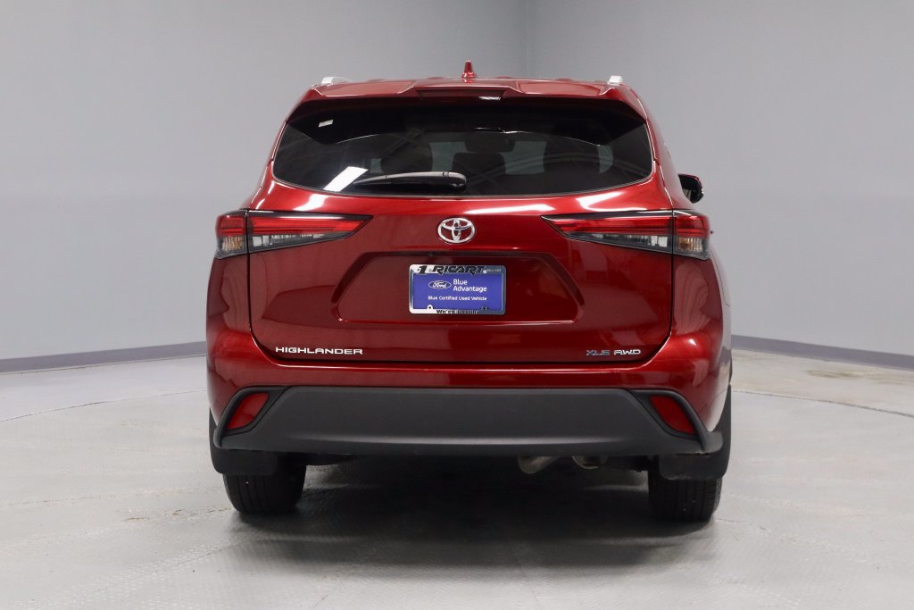 Used 2022 Toyota Highlander XLE AWD/4WD image 10