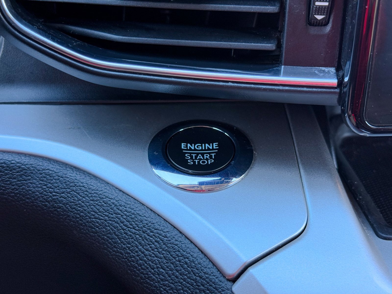 Certified 2022 Ford Explorer XLT w/ Equipment Group 202A image 28