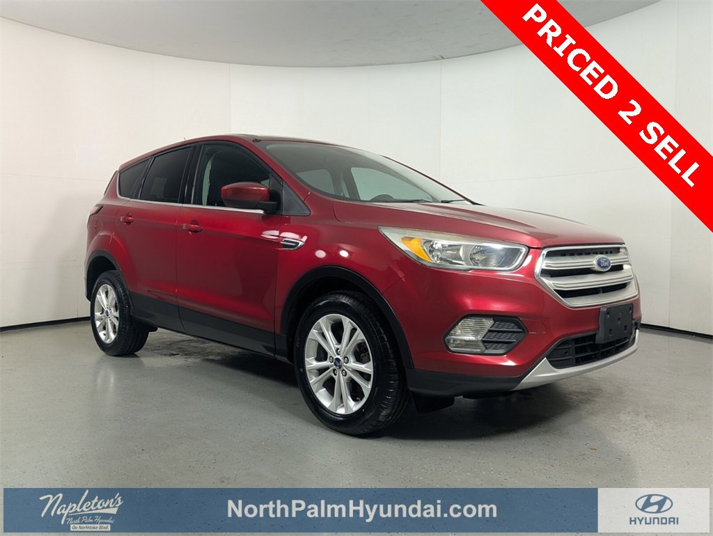 Used 2017 Ford Escape SE w/ SE Cold Weather Package image 1