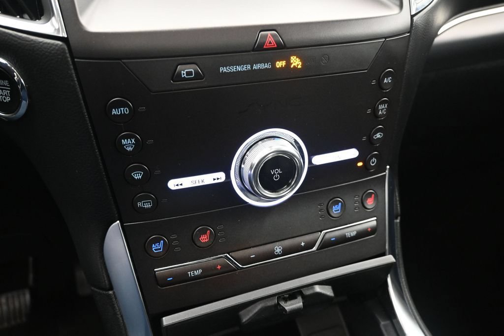 Used 2020 Ford Edge Titanium w/ Equipment Group 301A AWD/4WD image 17