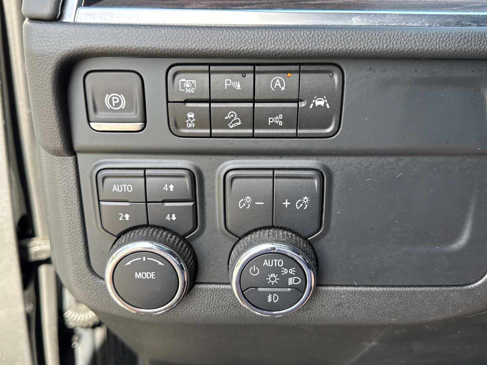 Used 2025 Chevrolet Tahoe Z71 w/ Comfort Package AWD/4WD image 30