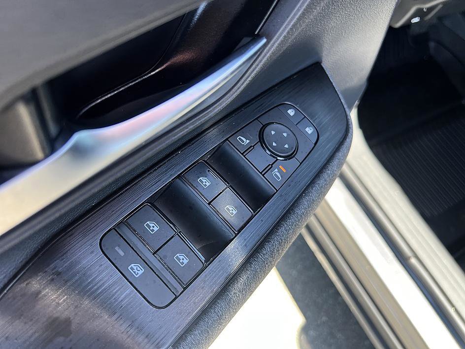 Certified 2025 Nissan Kicks SV AWD/4WD image 20