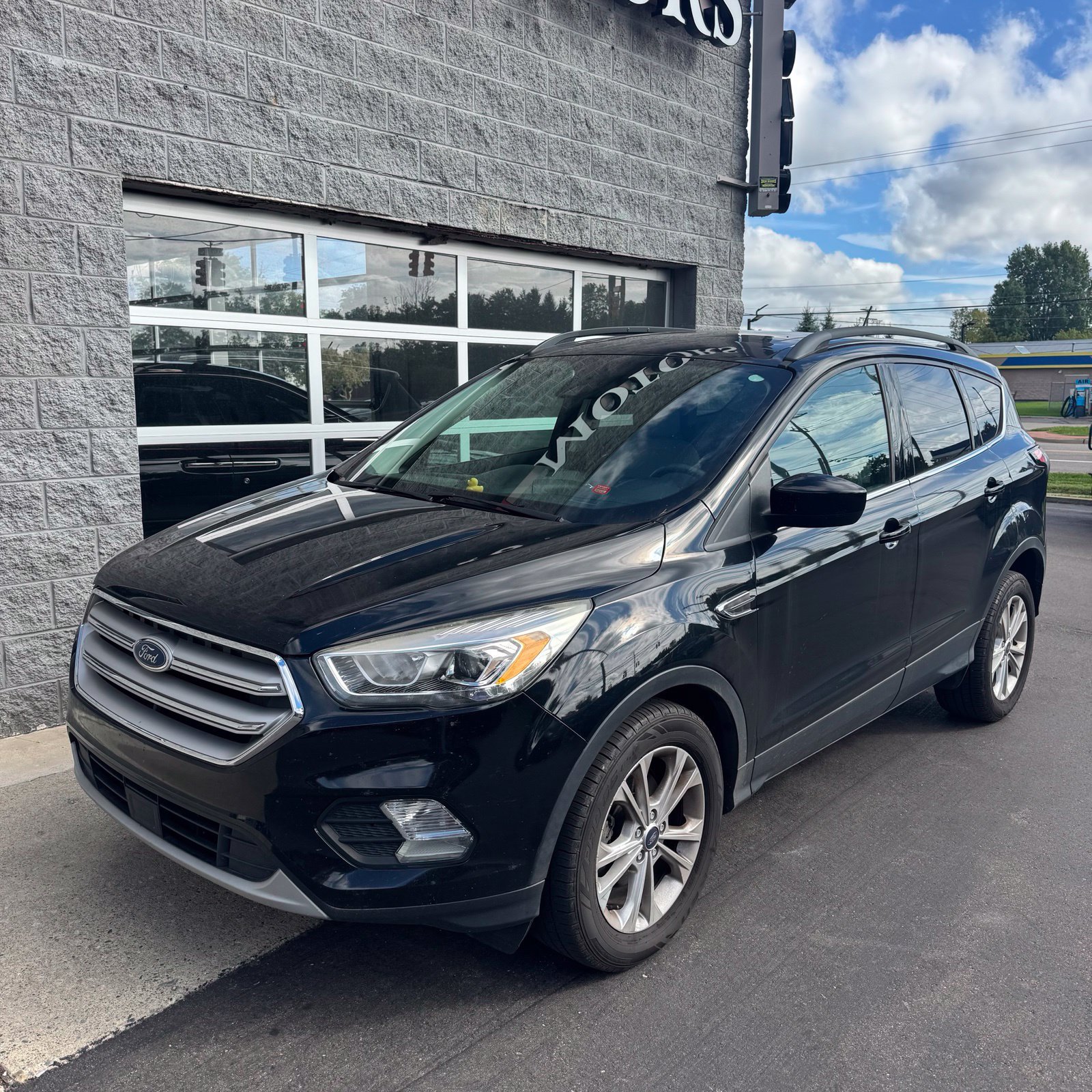Used 2018 Ford Escape SEL w/ Ford Safe & Smart Package FWD image 1