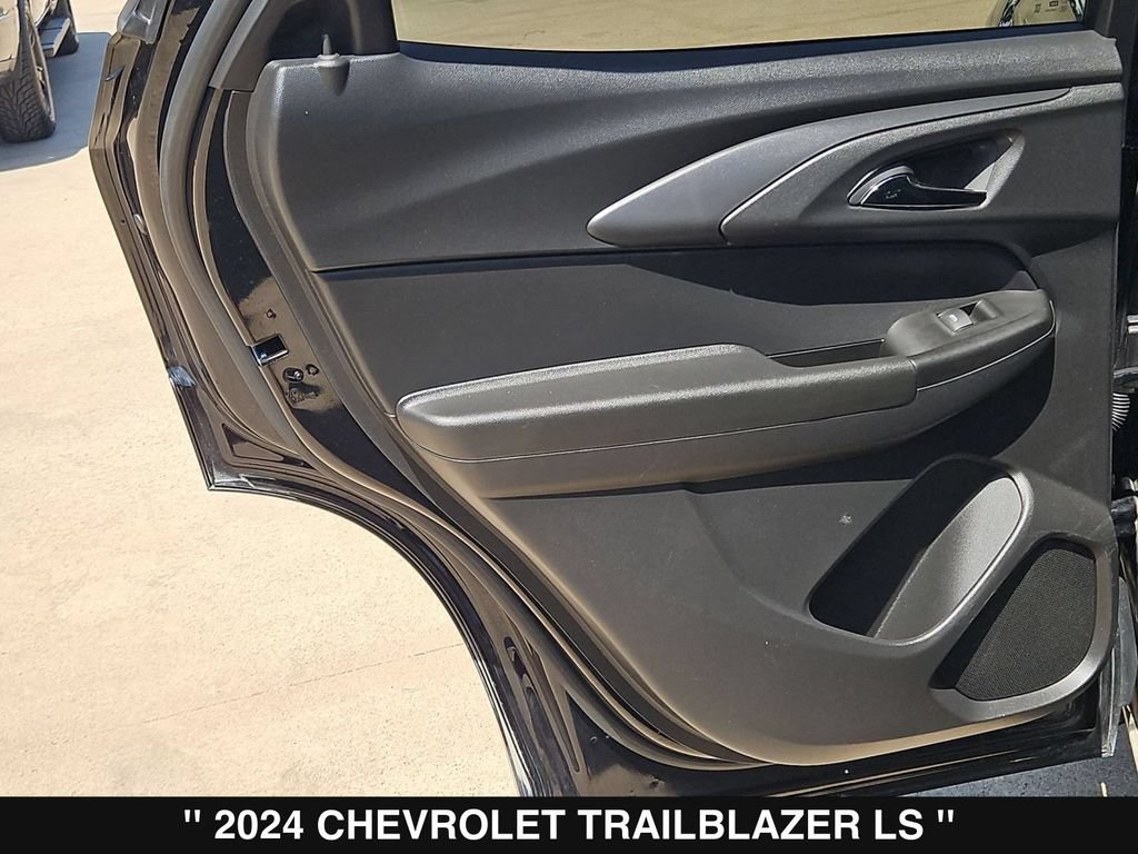 Used 2024 Chevrolet TrailBlazer LS w/ LS Convenience Package FWD image 16