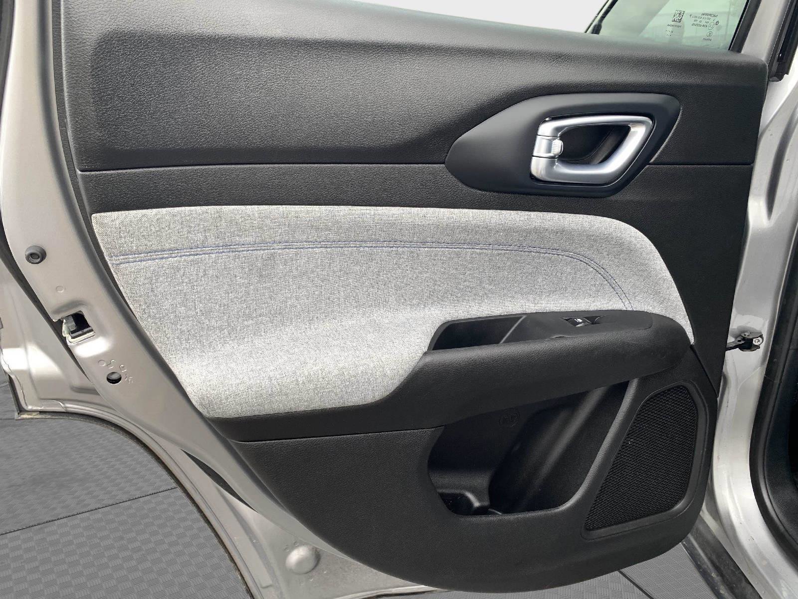 Used 2024 Jeep Compass Sport image 36