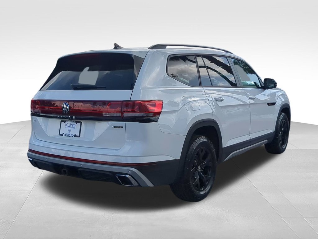 Certified 2025 Volkswagen Atlas Peak Edition SE AWD/4WD image 5