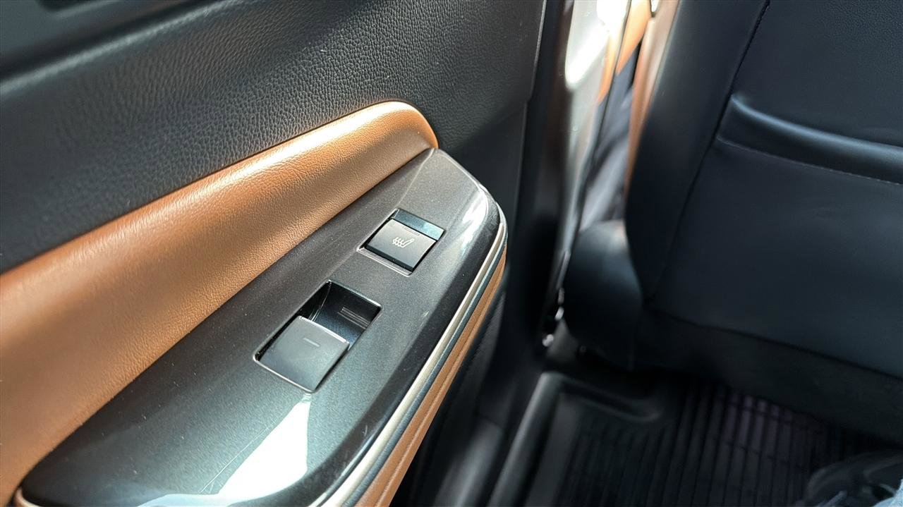 Used 2025 Toyota Crown Signia XLE AWD (Natl) image 30