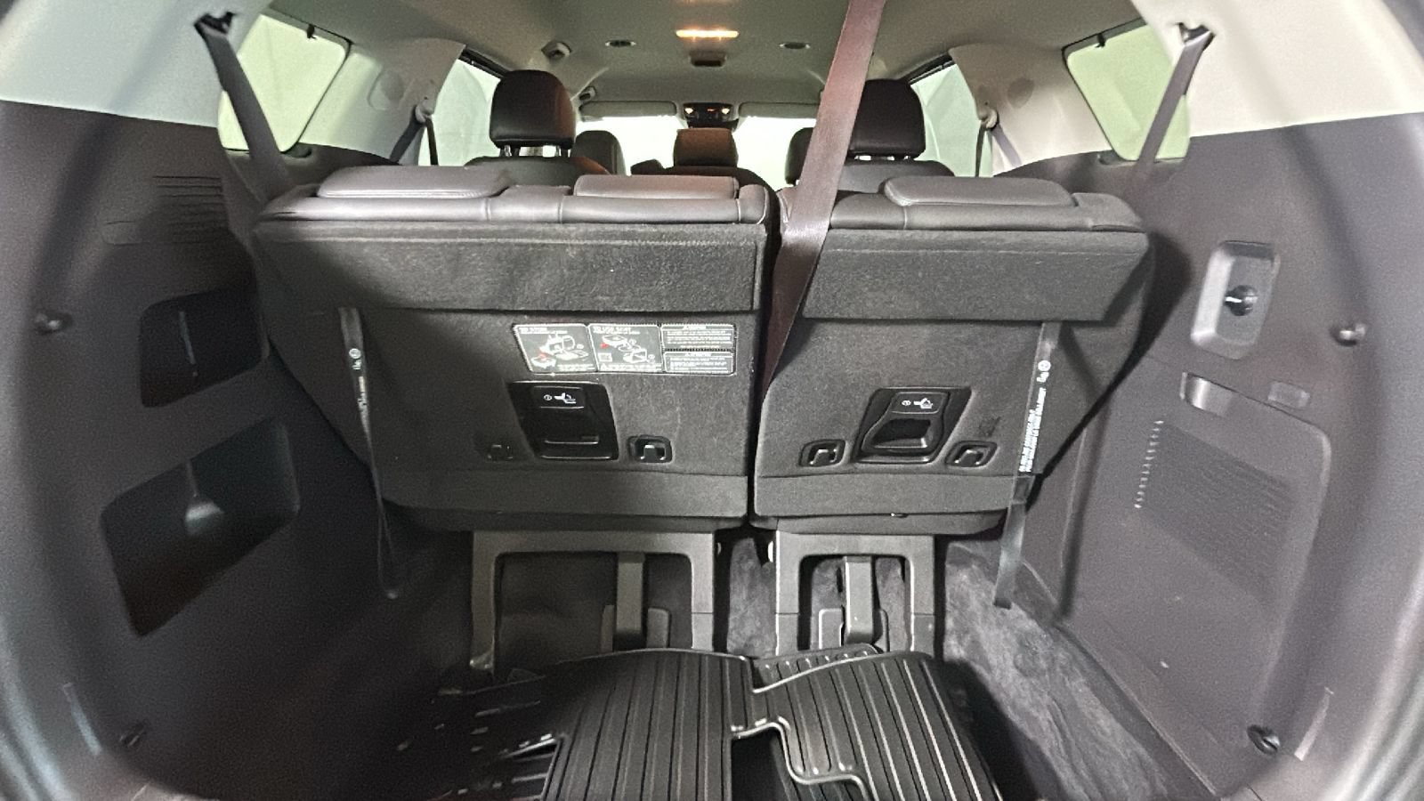 Used 2026 Kia Carnival EX FWD image 32