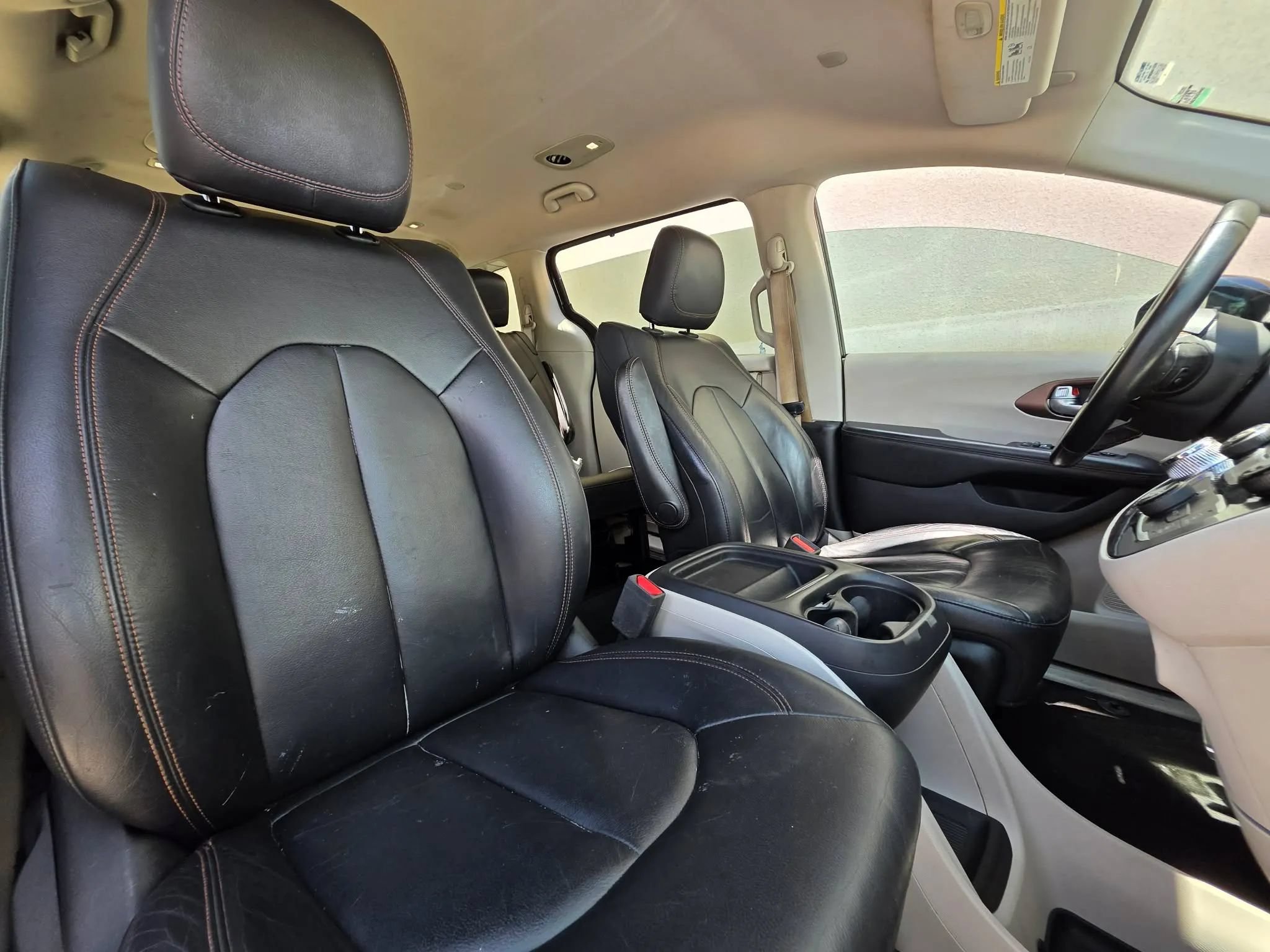 Used 2017 Chrysler Pacifica Touring-L w/ Tire & Wheel Group FWD image 18