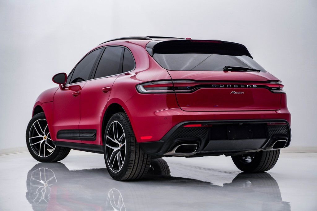 Certified 2024 Porsche Macan w/ Premium Plus Package image 4