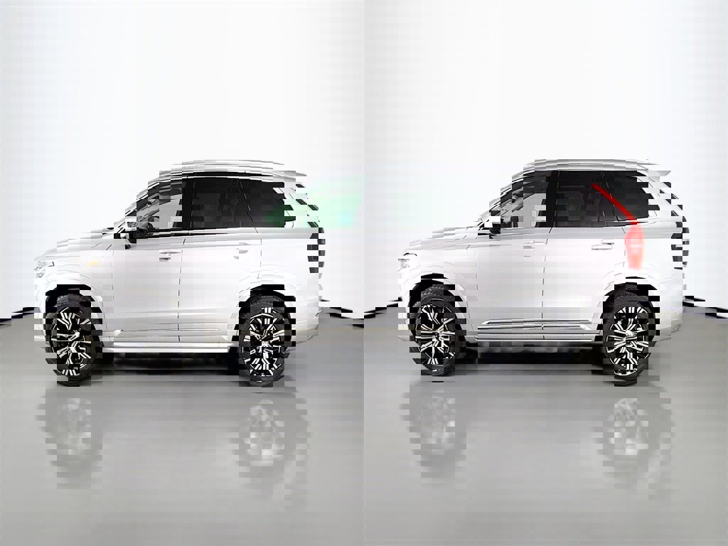 Certified 2025 Volvo XC90 B5 Core image 4