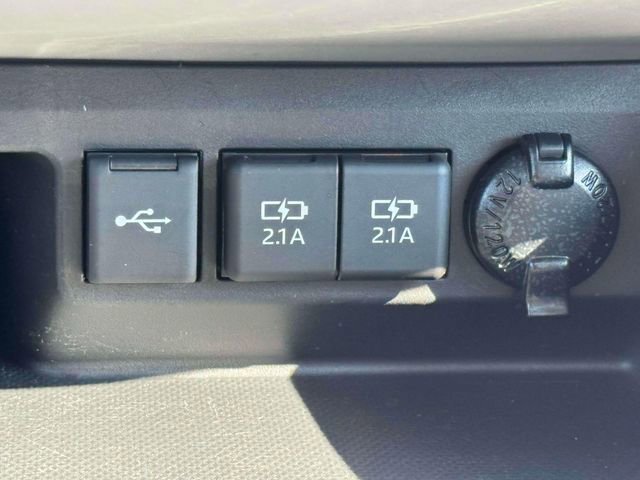 Used 2020 Toyota Highlander XLE image 28