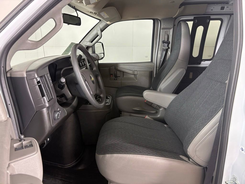Used 2025 Chevrolet Express 2500 w/ Driver Convenience Package RWD image 15