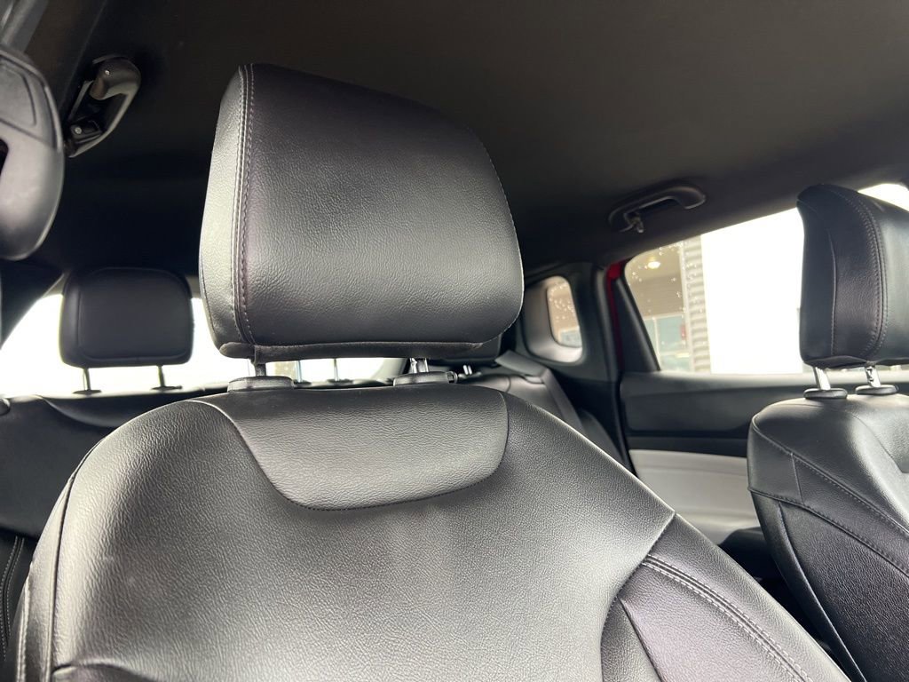 Used 2025 Jeep Compass Limited image 18