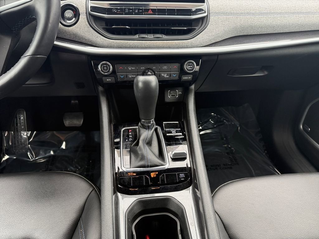 Used 2022 Jeep Compass Latitude w/ Sun and Sound Group AWD/4WD image 12