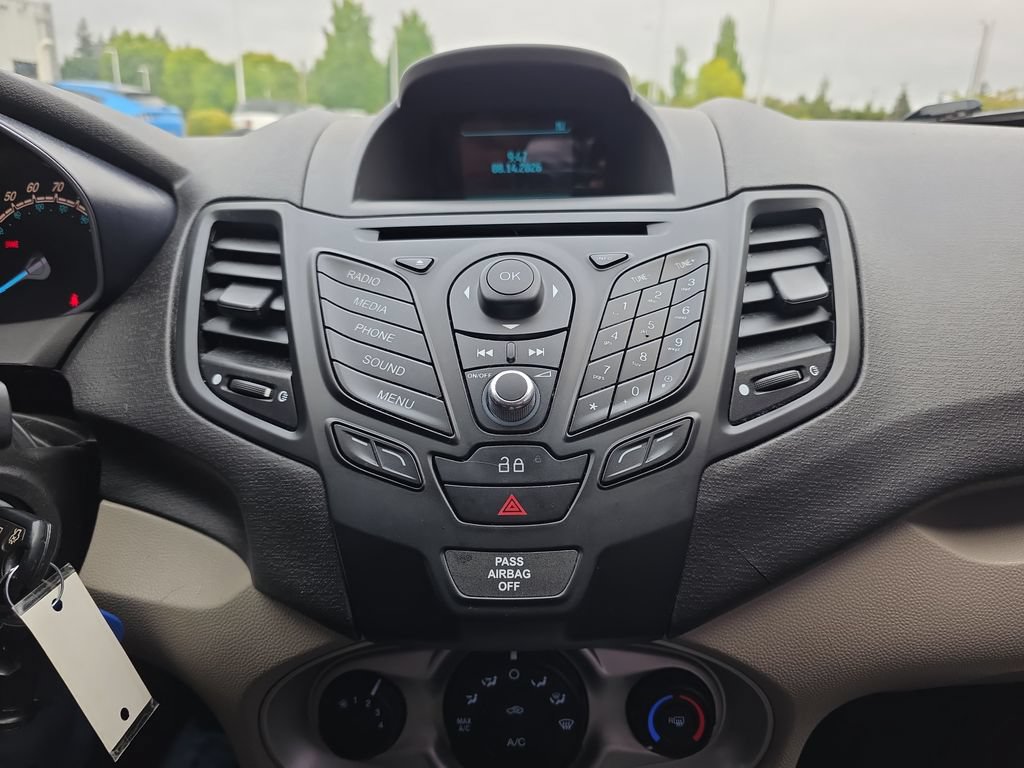 Used 2015 Ford Fiesta SE FWD image 24