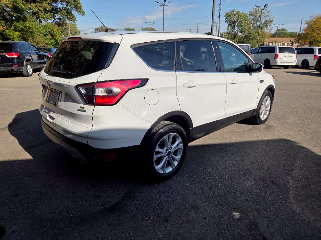 Used 2017 Ford Escape SE FWD image 5