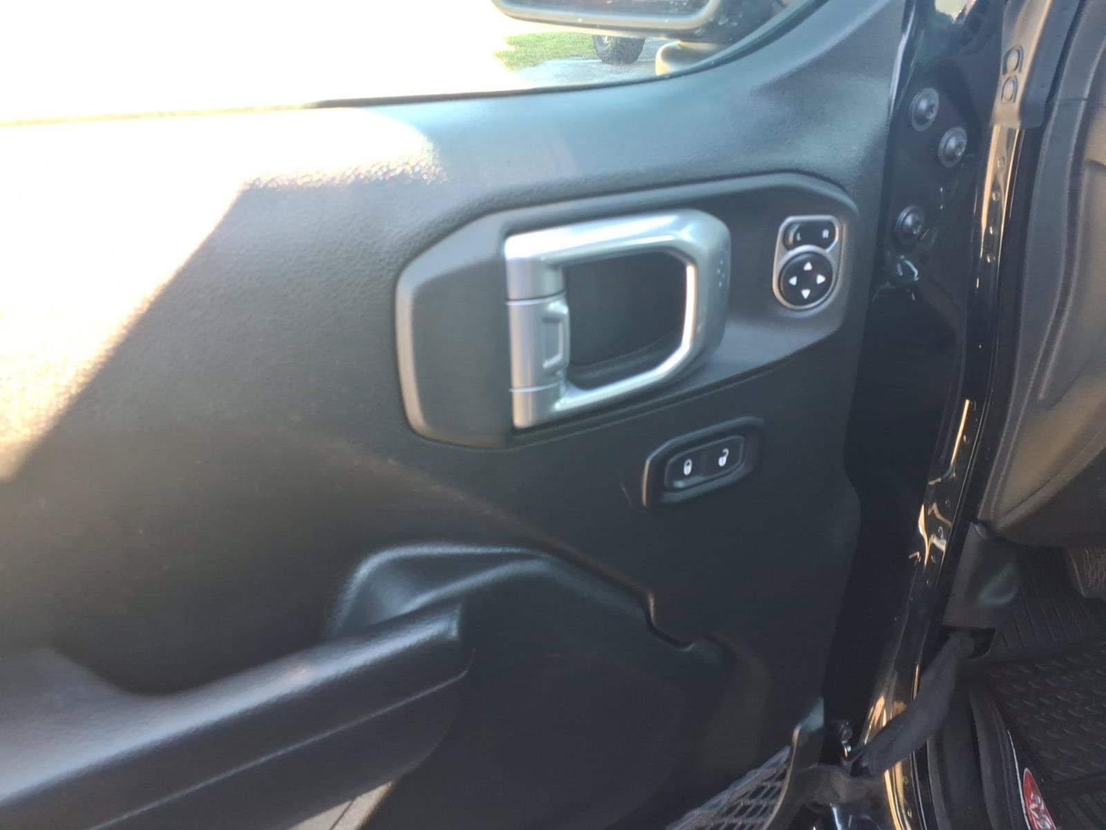 Used 2023 Jeep Gladiator Sport AWD/4WD image 8