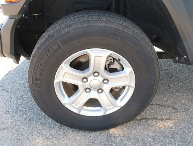 Used 2020 Jeep Wrangler Sport image 12