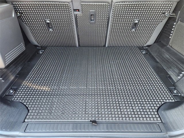 New 2024 Land Rover Defender 110 S image 31