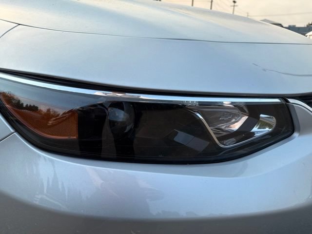 Used 2017 Chevrolet Malibu LT FWD image 9