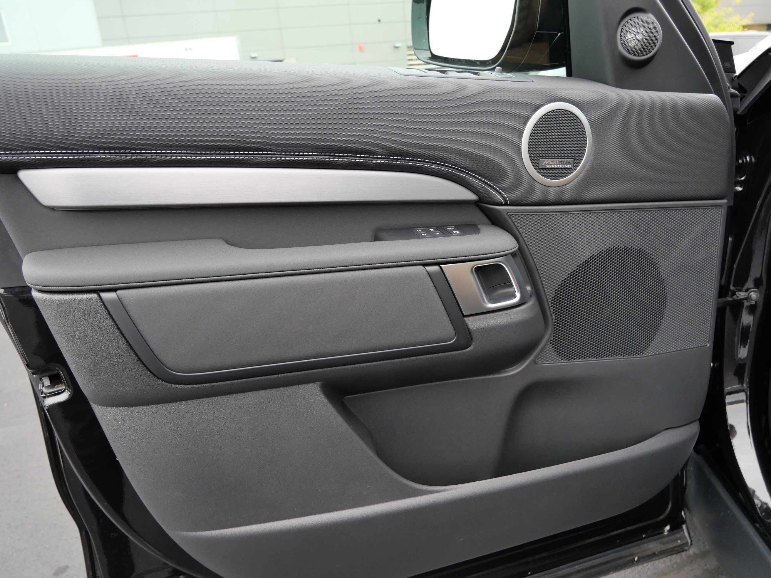 New 2026 Land Rover Discovery Limited Edition AWD/4WD image 4