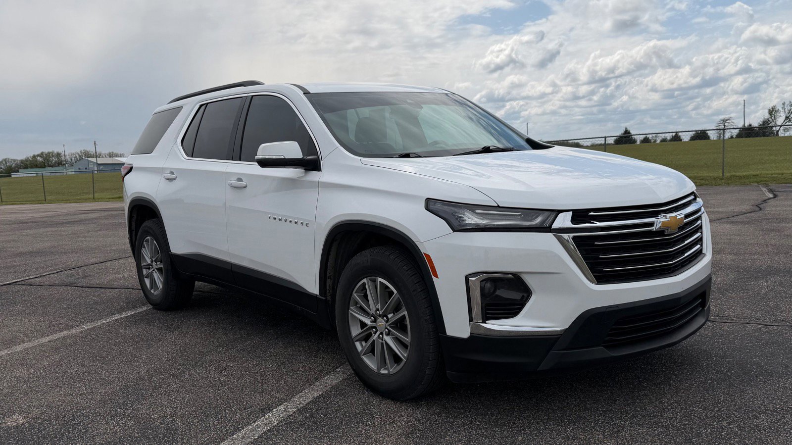 Used 2023 Chevrolet Traverse LT FWD image 1