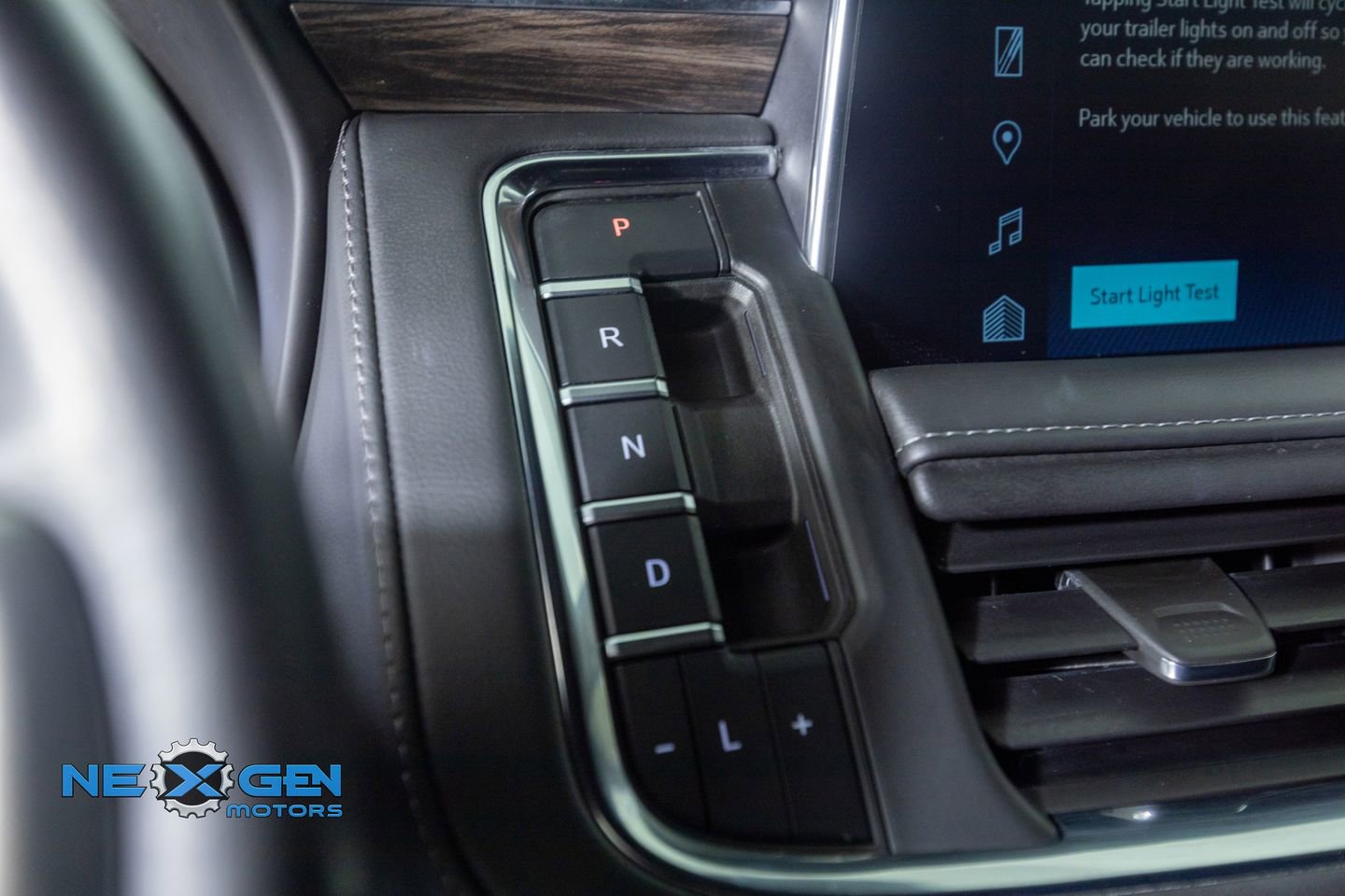 Used 2022 Chevrolet Tahoe Z71 w/ Luxury Package image 17