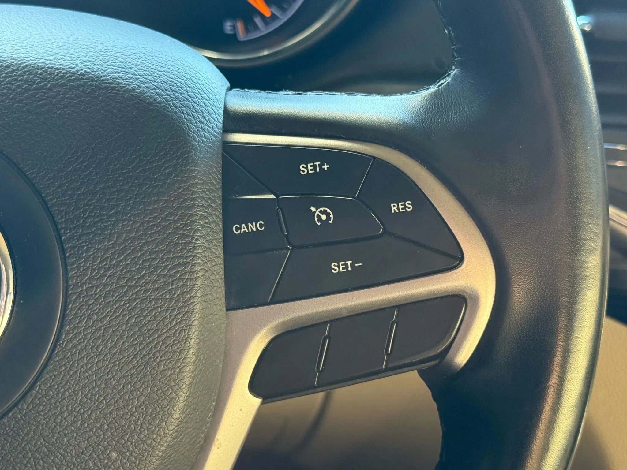 Used 2021 Jeep Grand Cherokee Laredo image 29