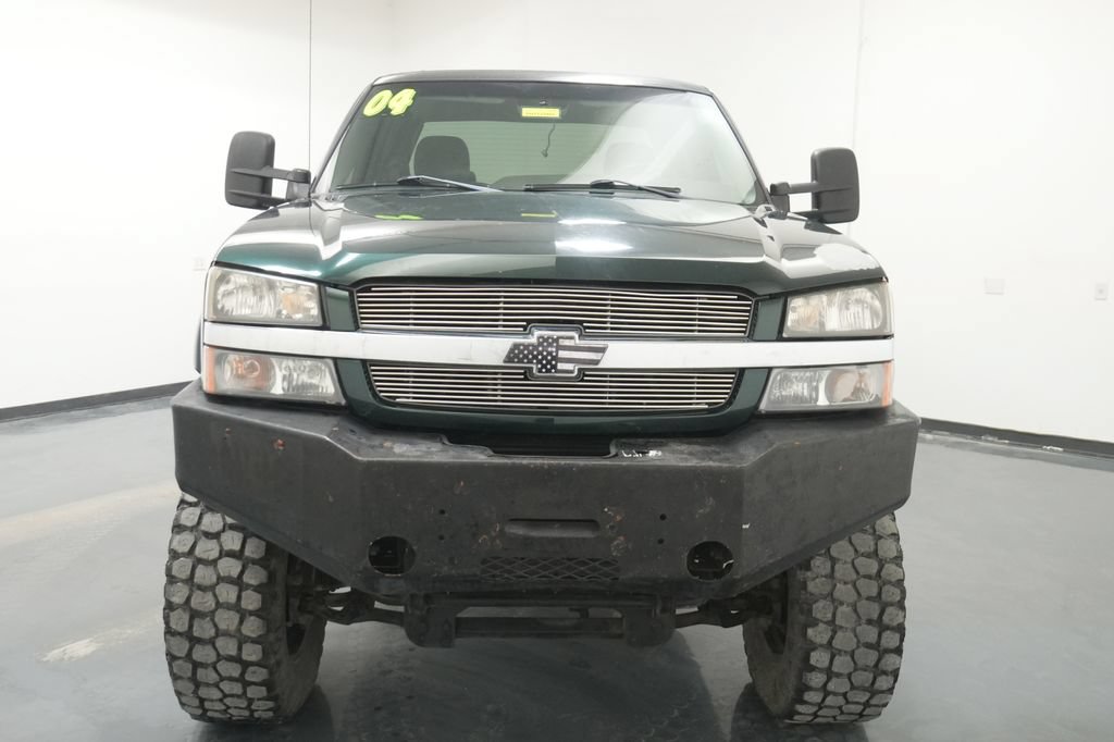 Used 2004 Chevrolet Silverado 2500 LS w/ Skid Plate Package AWD/4WD image 2