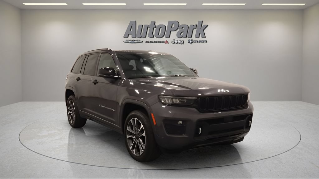 Certified 2023 Jeep Grand Cherokee Overland AWD/4WD image 2