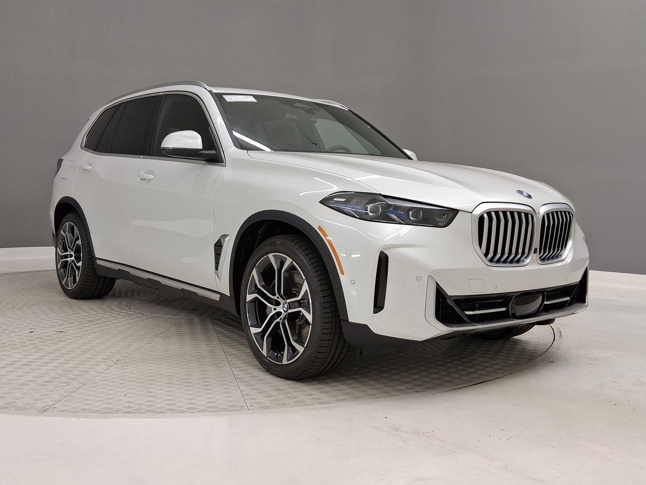 New 2026 BMW X5 xDrive50e w/ Premium Package AWD/4WD image 5