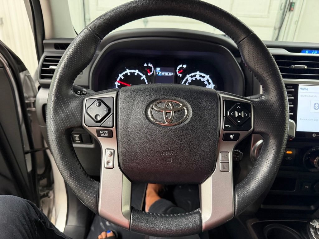 Used 2020 Toyota 4Runner SR5 AWD/4WD image 37