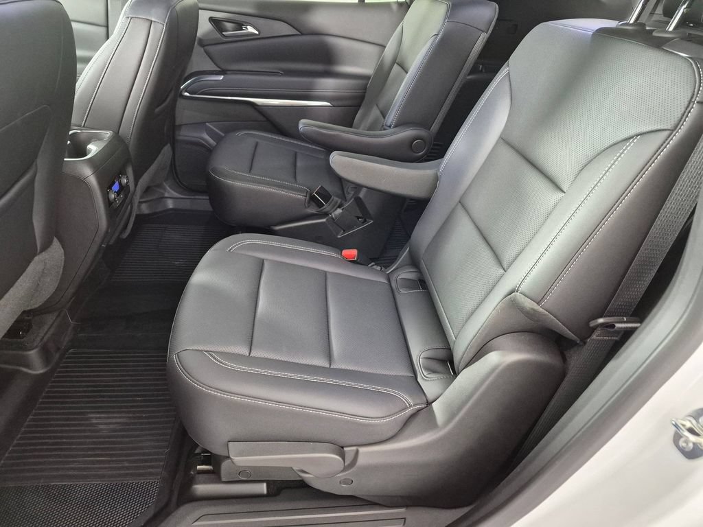 Used 2025 Chevrolet Traverse LT w/ Driver Confidence Package FWD image 26