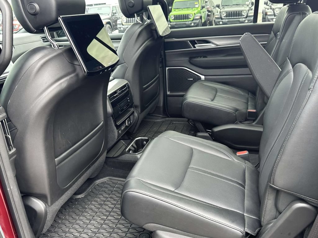 Used 2024 Jeep Wagoneer L Series II AWD/4WD image 12