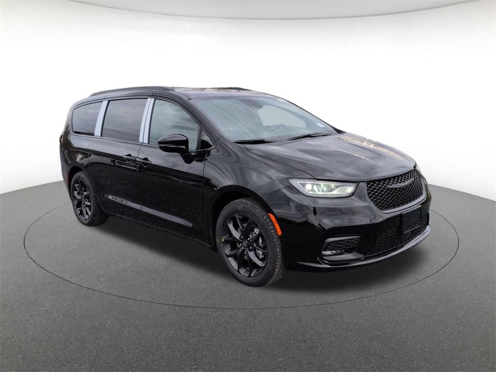 New 2026 Chrysler Pacifica Select w/ S Appearance Package