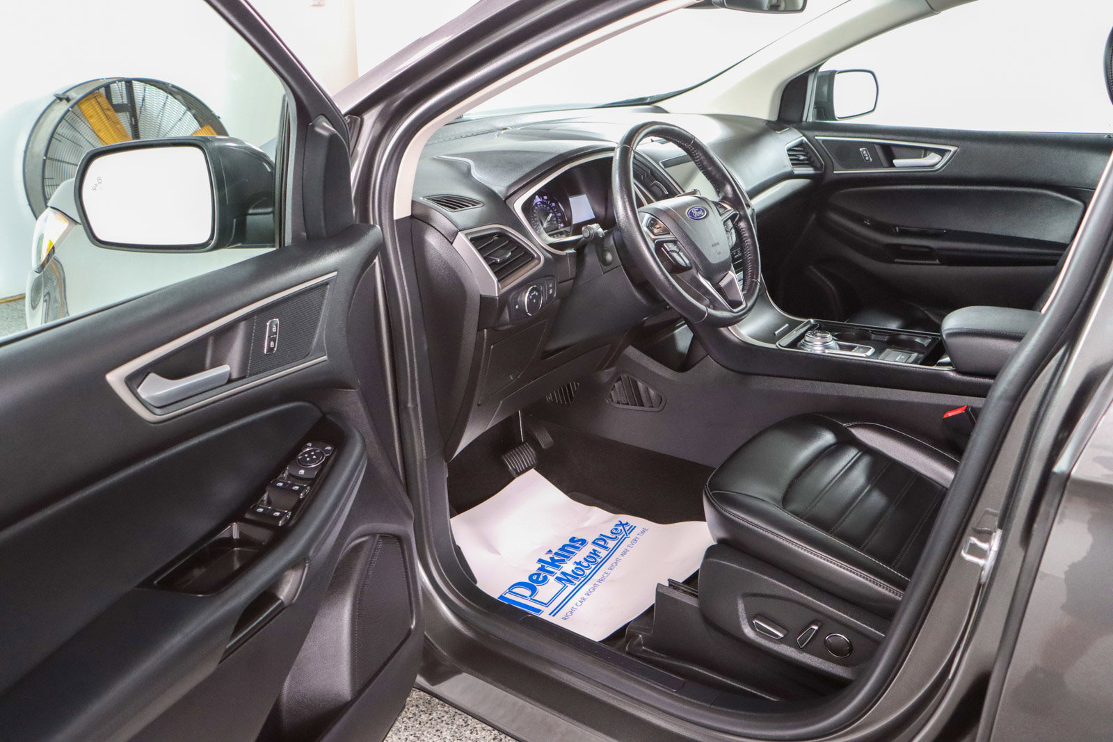 Used 2019 Ford Edge SEL w/ Equipment Group 201A image 3