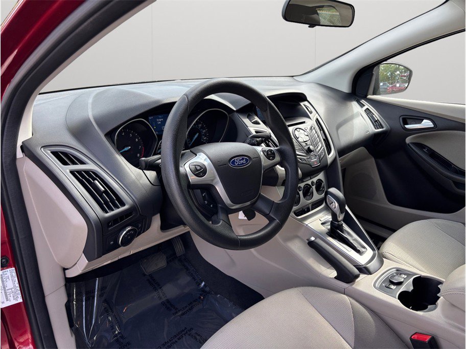 Used 2014 Ford Focus SE w/ SE Winter Package image 6