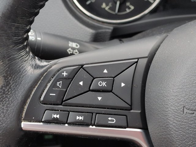 Used 2017 Nissan Rogue SV AWD/4WD image 26