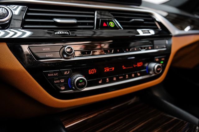 Used 2022 BMW 530e w/ Premium Package image 23