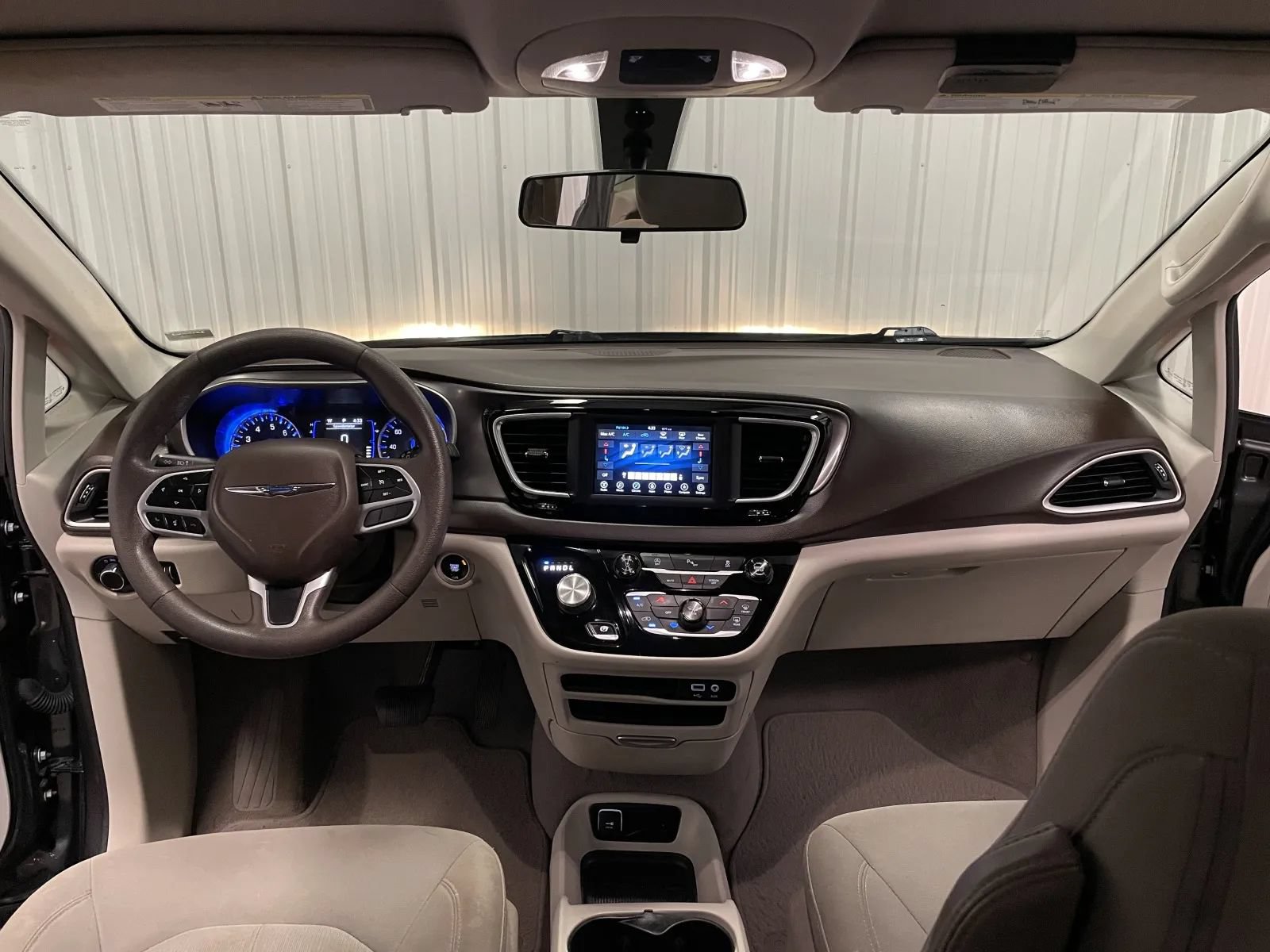 Used 2018 Chrysler Pacifica LX FWD image 26