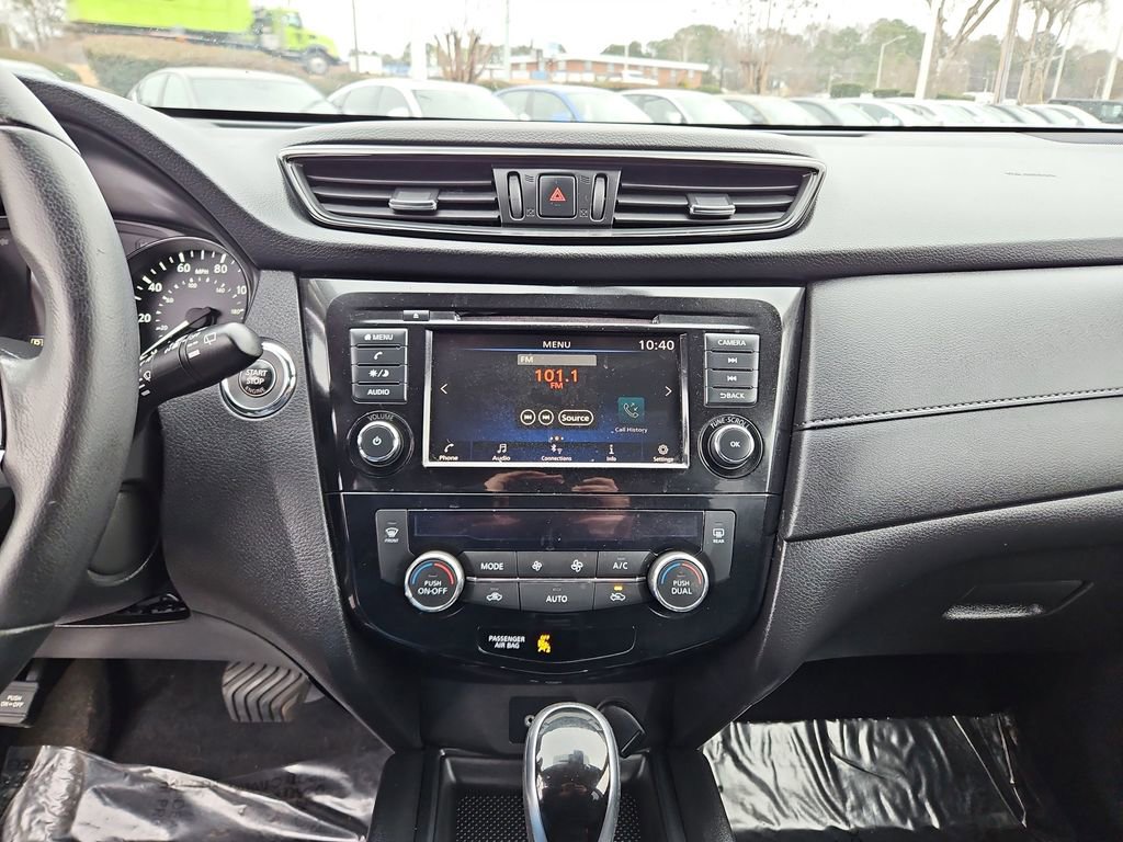 Used 2020 Nissan Rogue SV image 16