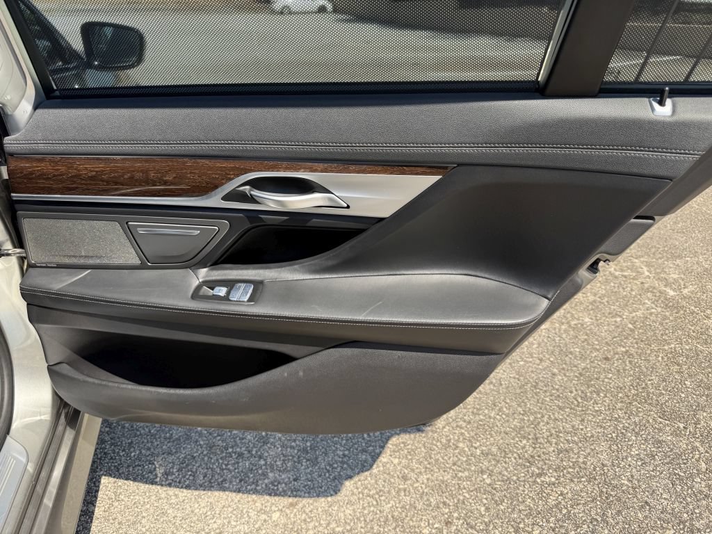 Used 2020 BMW 740i xDrive w/ M Sport Package AWD/4WD image 28
